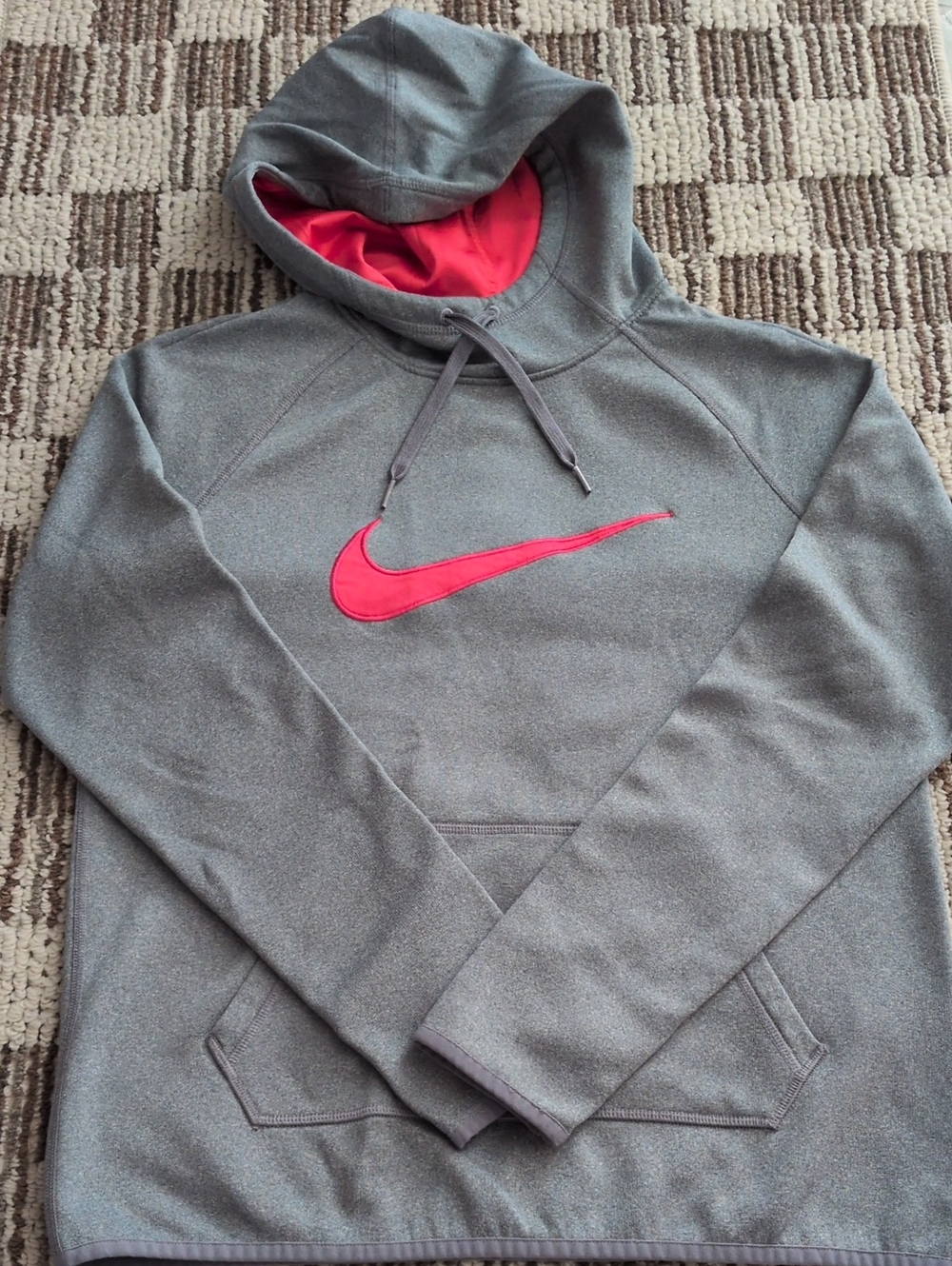 Nike Gray Hoodie with Coral Pink Swoosh 🪸🪸🪸🪸. Dri-Fit